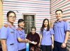 Tổ nữ công, Công đoàn và Chi đoàn VKSND thành phố Đồng Hới thăm hỏi và tặng quà Bà mẹ Việt Nam anh Hùng