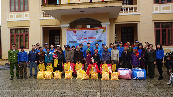 Chi đoàn VKSND thành phố Đồng Hới tham gia tình nguyện “Xuân yêu thương năm 2018”